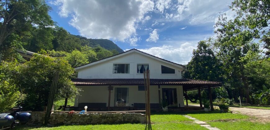 Bela Casa no Condomínio Ponta do Partido