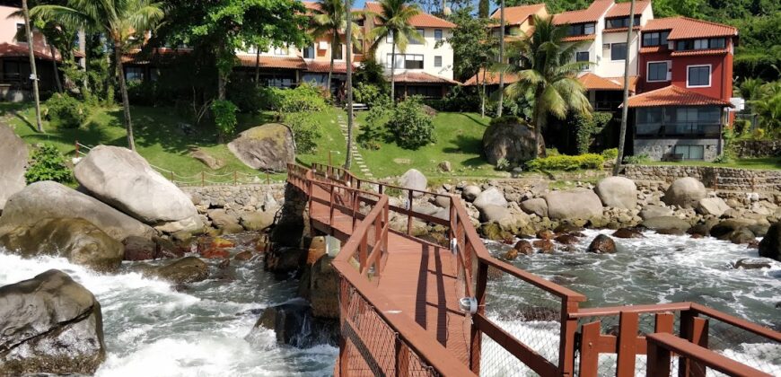 Linda Residência no Condomínio Ponta da Figueira